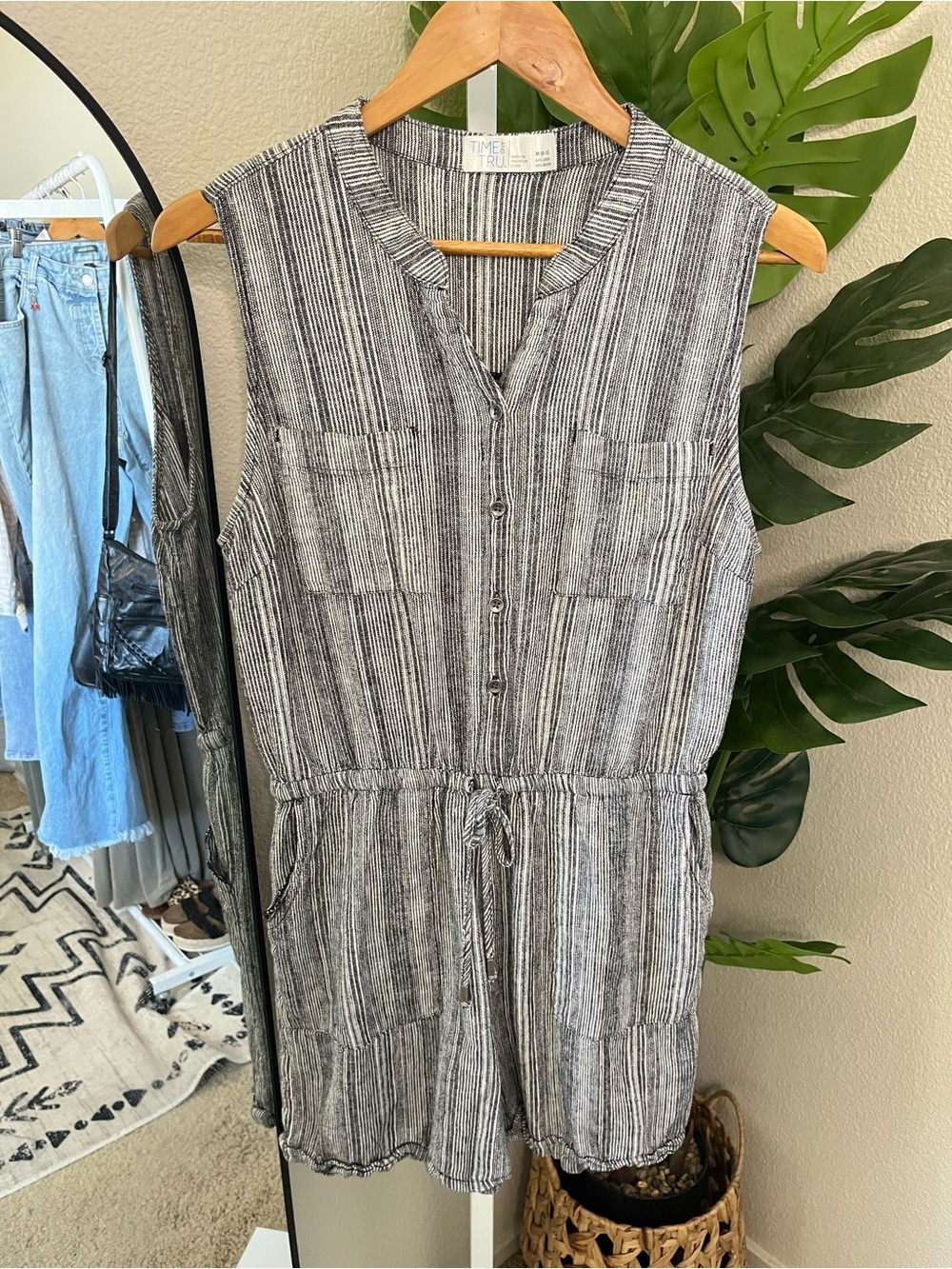 Black & White Striped Linen Blend Sleeveless Tie Waist Romper Size Medium
